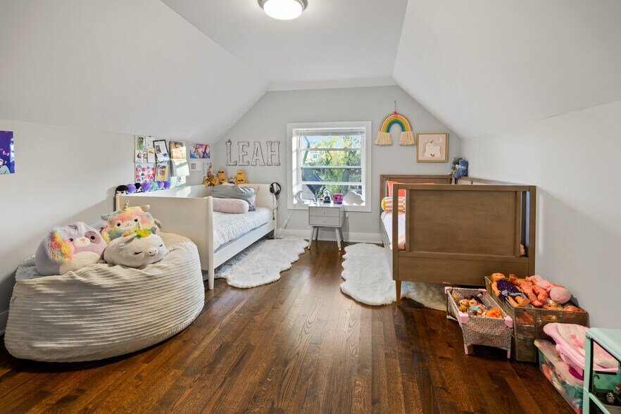 Building Photo - 2134 W Shakespeare Ave