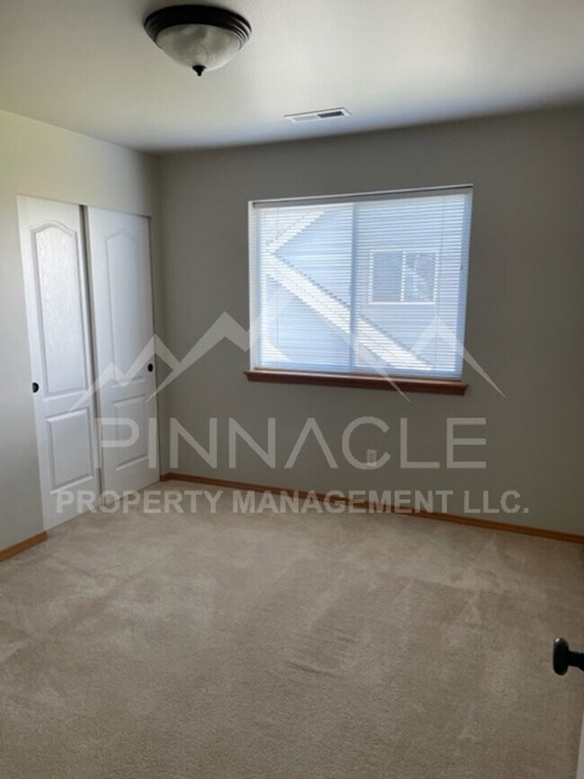 Building Photo - 1808 Clearview Dr