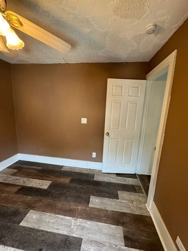 Building Photo - 416 Cascade St