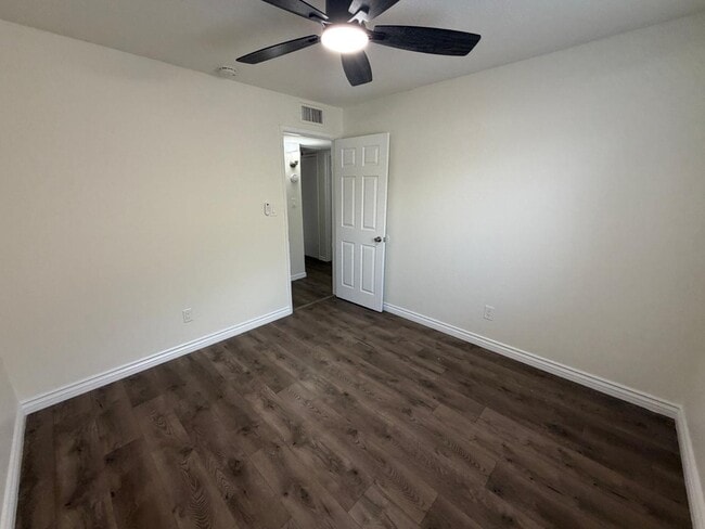 Building Photo - 1244 E Susan Ln