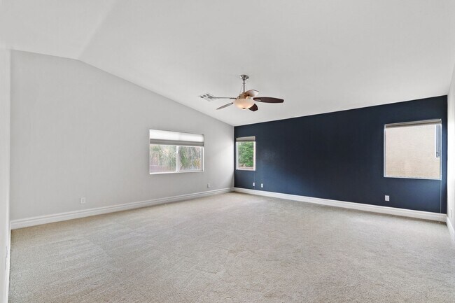 Building Photo - Southwest 3 bedrooms 2.5 bathrooms