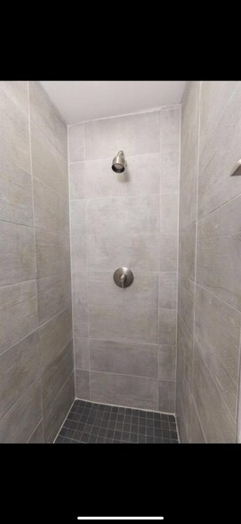 Building Photo - 13 W 15th St