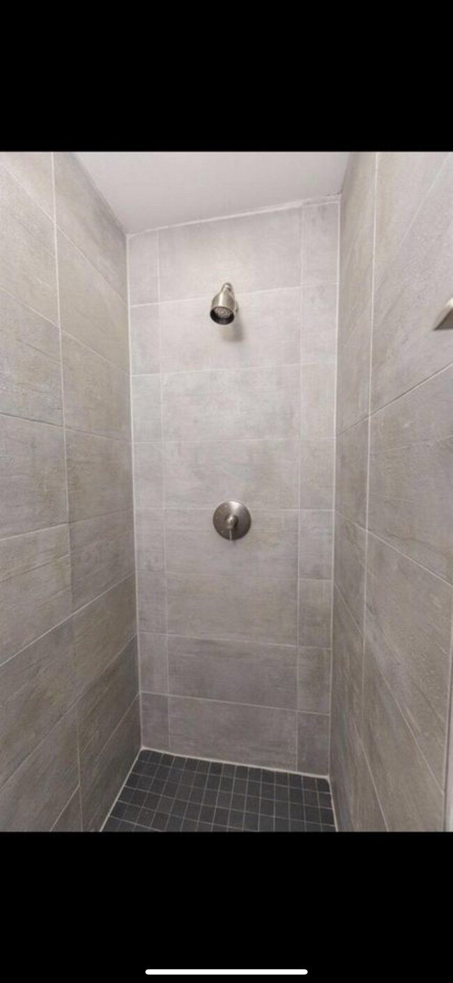 Building Photo - 13 W 15th St