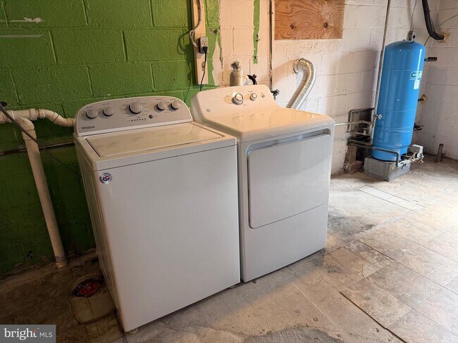 Building Photo - 7285 Clyde Jones Rd