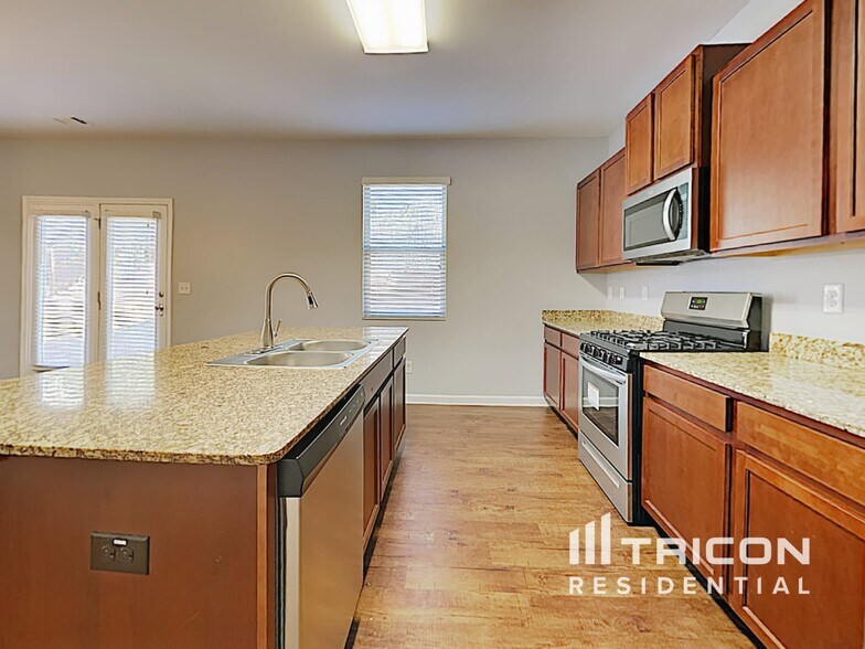 Building Photo - 211 Hollyhock Ln