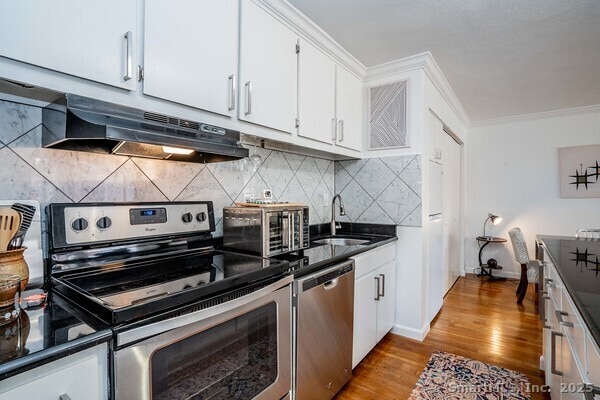 Building Photo - 1 Gold St