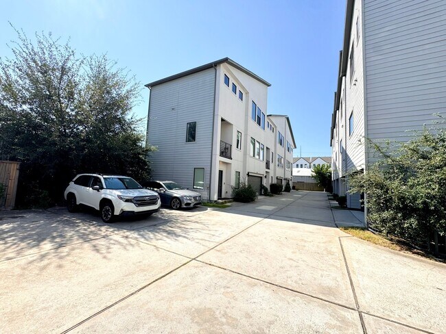 Building Photo - 1613 Milby St