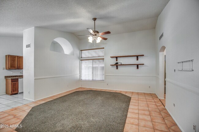 Building Photo - 815 E Calle Del Norte