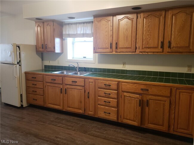 Building Photo - 13900 Kirtland St