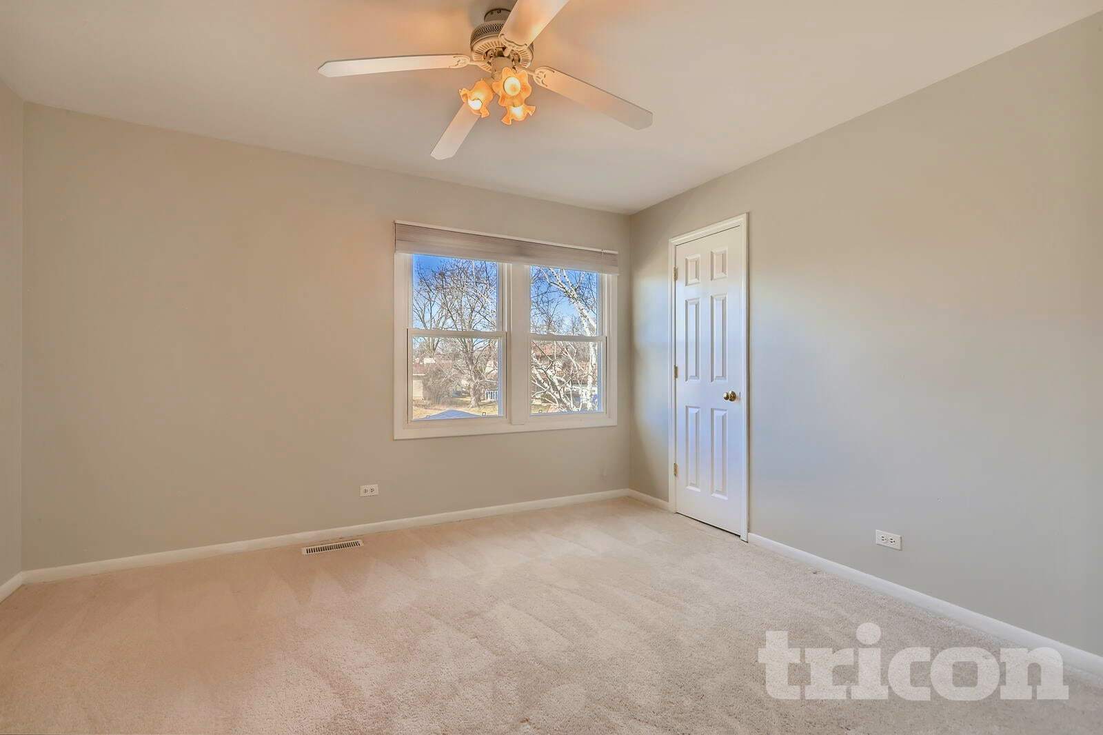 Building Photo - 2453 Crescent Ln S