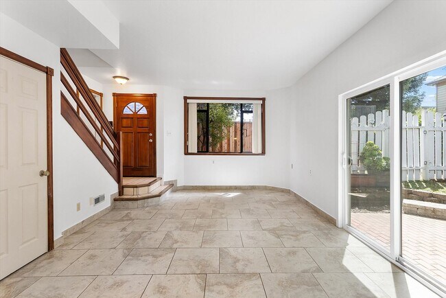 Building Photo - 1527 Verdi St