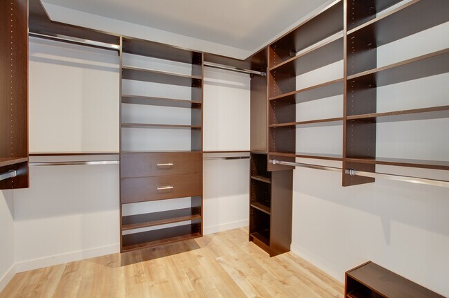 Building Photo - 12945 Welby Way