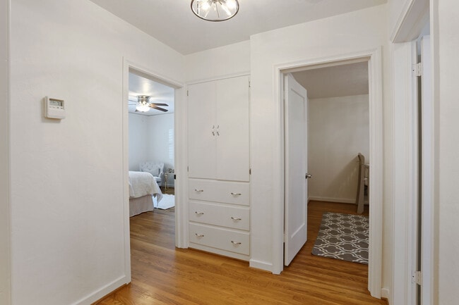 Building Photo - 805 W Sonoma Ave
