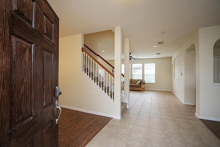 Building Photo - 29619 S Legends Bend Dr