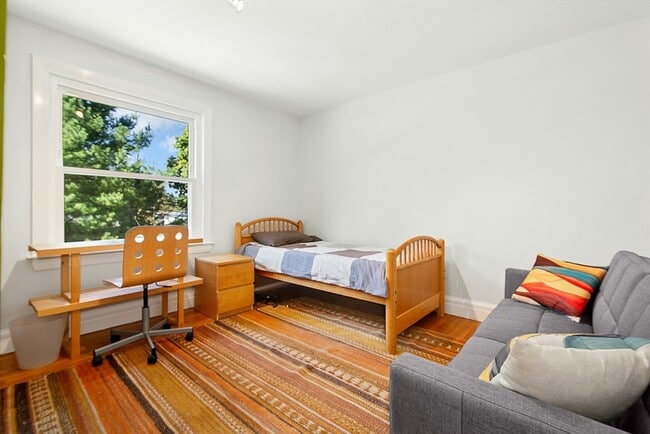 Building Photo - 231 Lagrange St