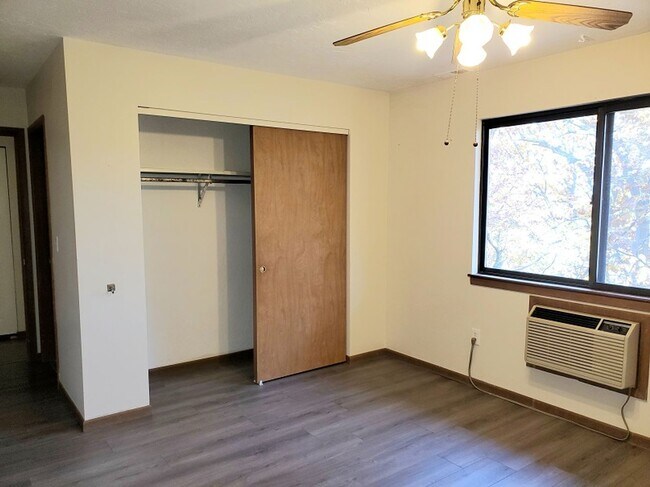 Building Photo - Fabulous 2 bed 2 bath Sunderland Heights C...