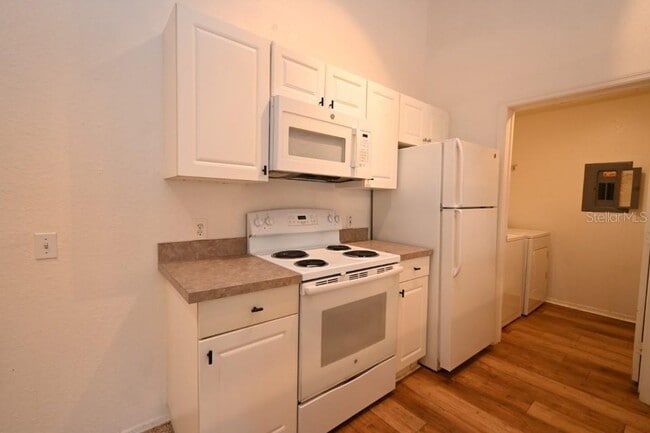 Building Photo - 36047 Deer Creek Dr