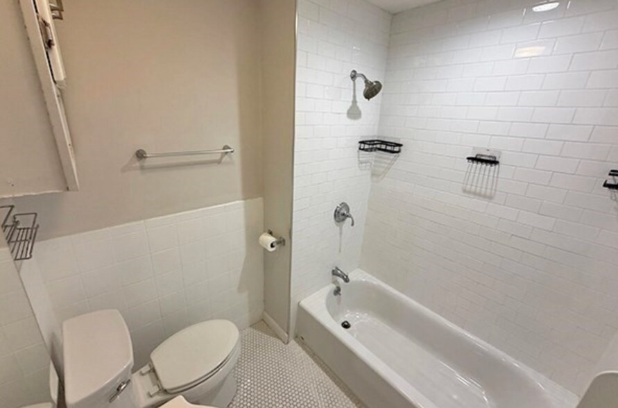 Building Photo - 164 Broadway