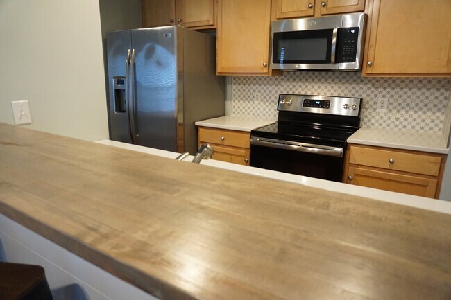 Building Photo - 2BR/2BA Condo in Trolley Path - $1,650/month Pet Friendly*