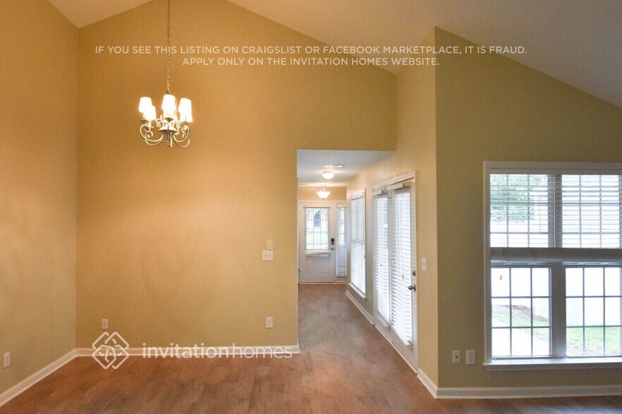 Building Photo - 2730 Cottage View Way
