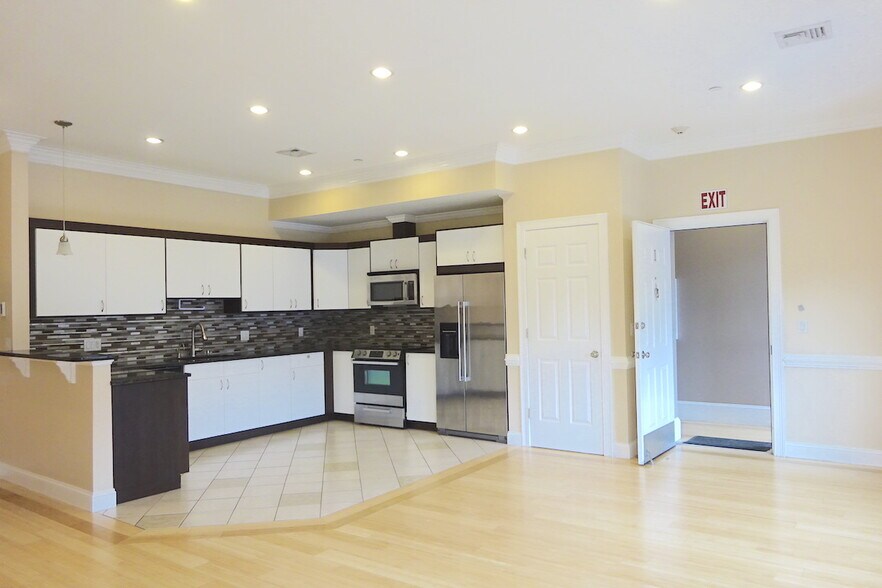 Building Photo - 473 Revere Beach Pky