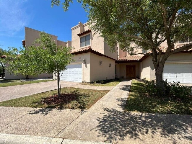 Building Photo - 2110 Bermuda Dr