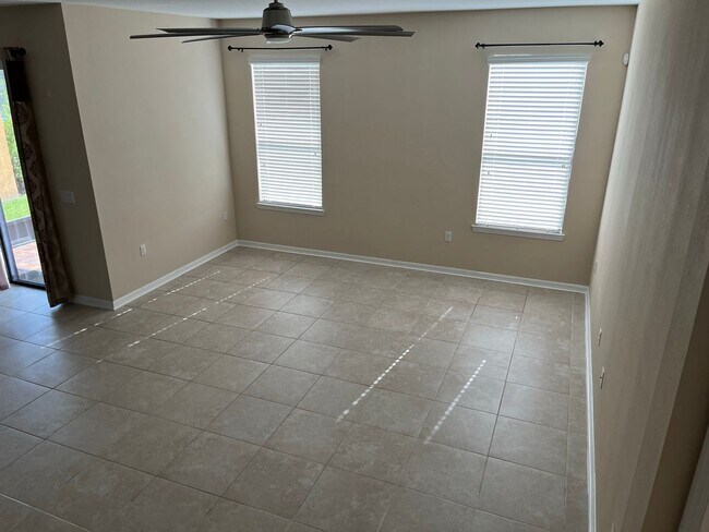 Building Photo - Five Bedroom with Water View in Avalon Park