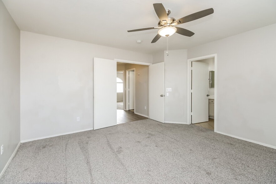 Building Photo - 11024 W Frier Dr