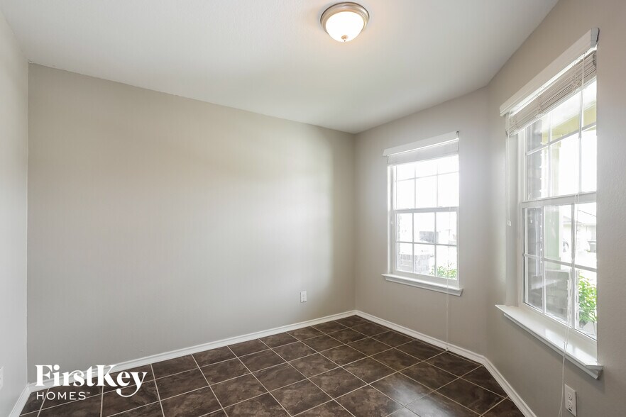 Building Photo - 7019 Phoebe View