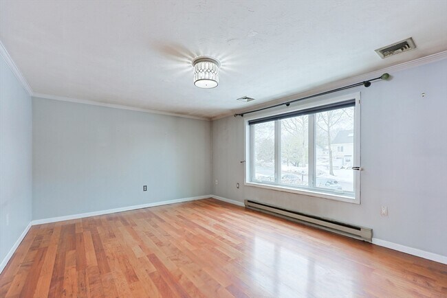 Building Photo - 835 Mt Hope St