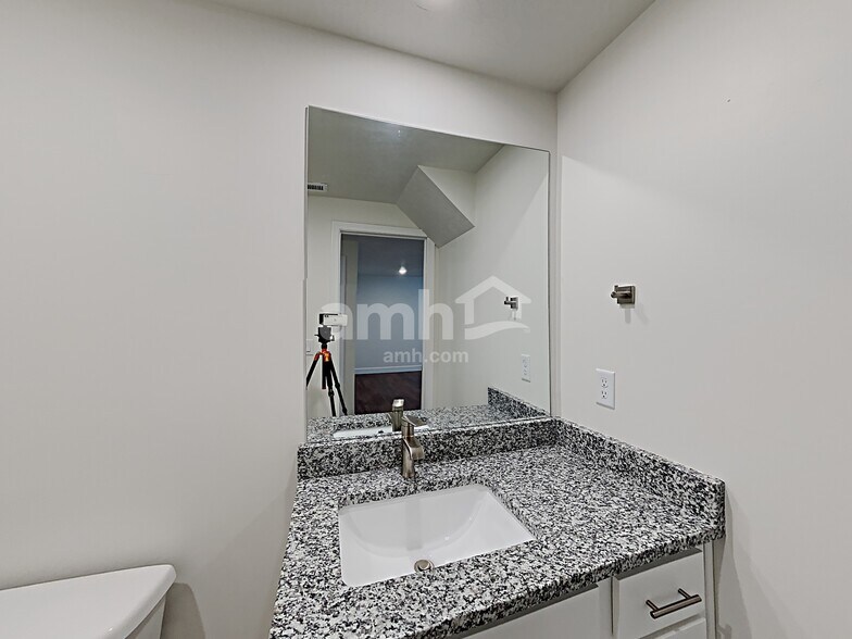 Building Photo - 5966 Verdigris Dr