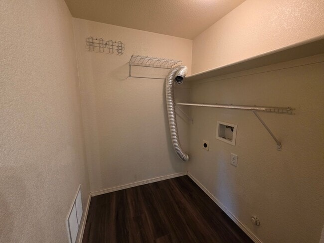 Building Photo - Gorgeous 4 Bed 4 bath Home In Wagon Trails!!