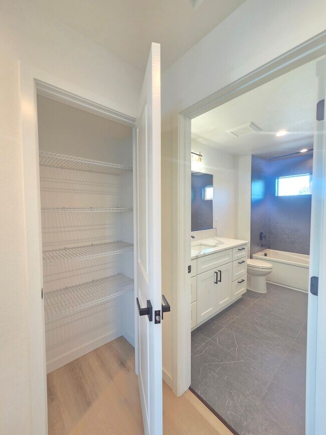 Building Photo - $2,500 - 4 Bed / 2.5 Stunning Home in Five Mile Prairie Neighborhood