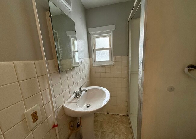 Building Photo - 3119 N Western Ave