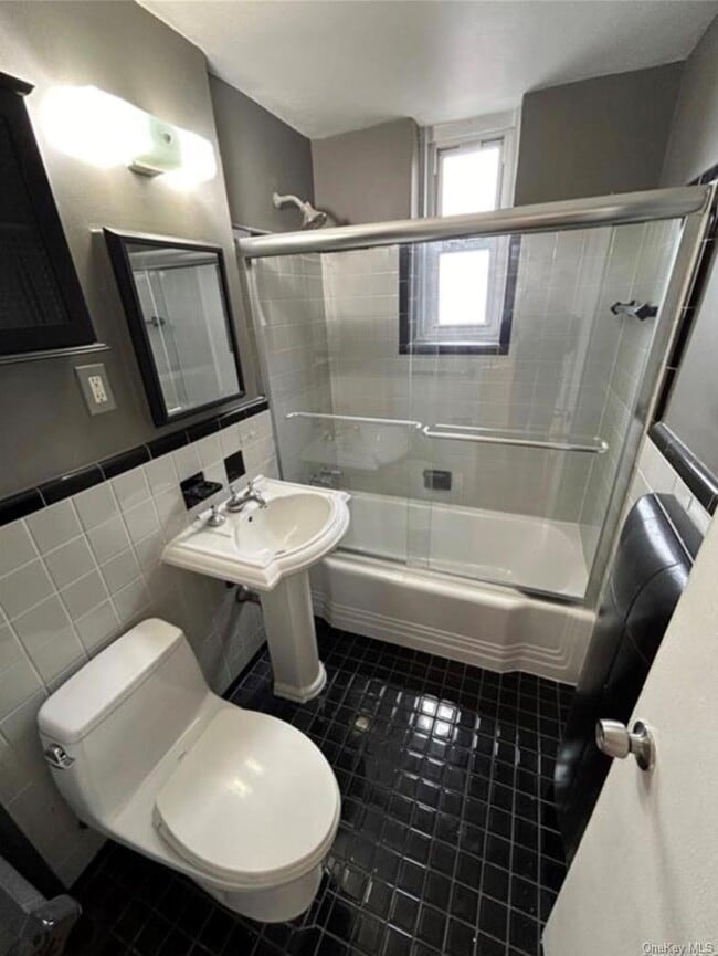 Building Photo - 220 Pelham Rd