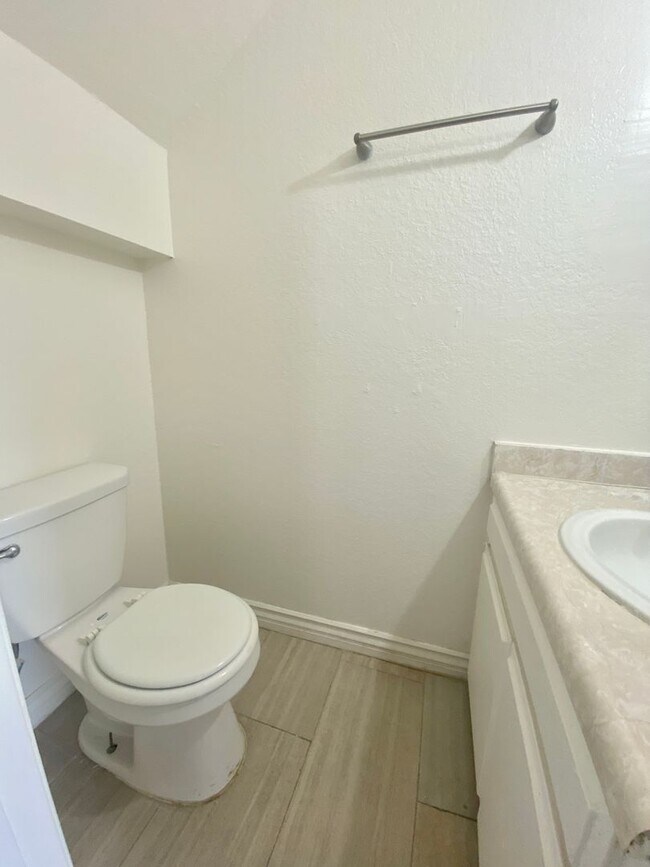 Building Photo - 16046 Wyandotte St