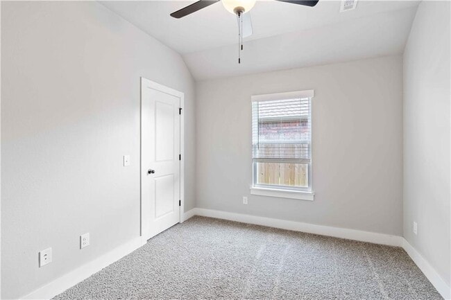 Building Photo - 9 E Loveland Loop