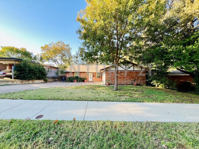Primary Photo - Mid-Century, Modern 3/2/2 with Designer Updates in Fort Worth For Rent!