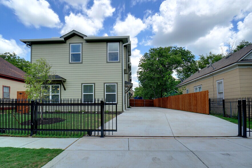Front Gate - 1923 S Jennings Ave