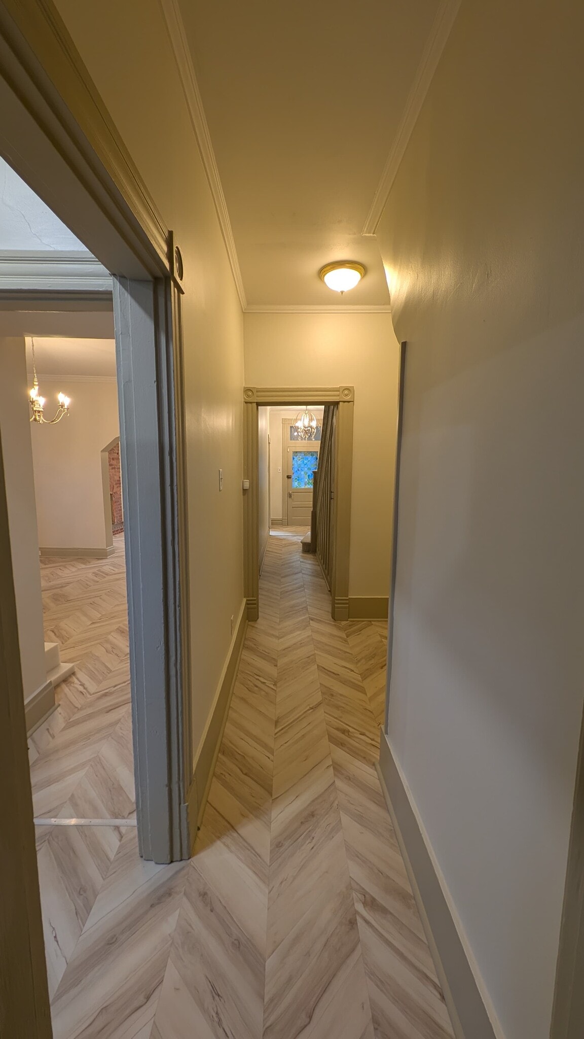 Hallway 1st floor - 347 Spahr St