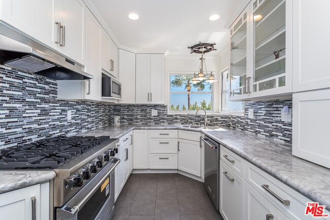 Building Photo - 1541 Selma Dr