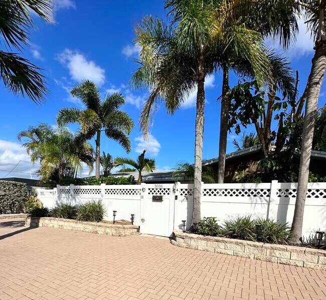 Building Photo - 3036 Coral Shores Dr