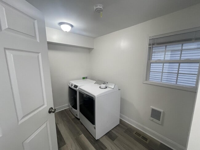 Building Photo - 342 Jefferson St