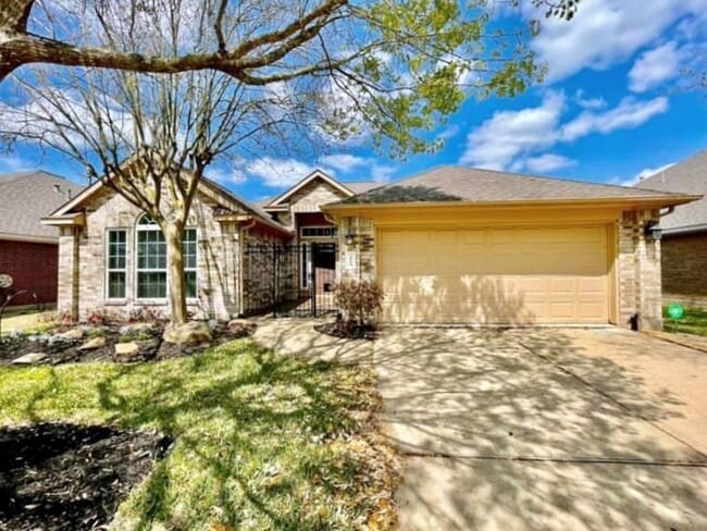 Building Photo - 2526 Lake Dale Ln