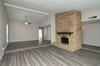 Building Photo - 524 White Oak St