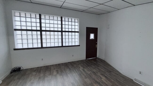 Building Photo - 327 Brinton Ave