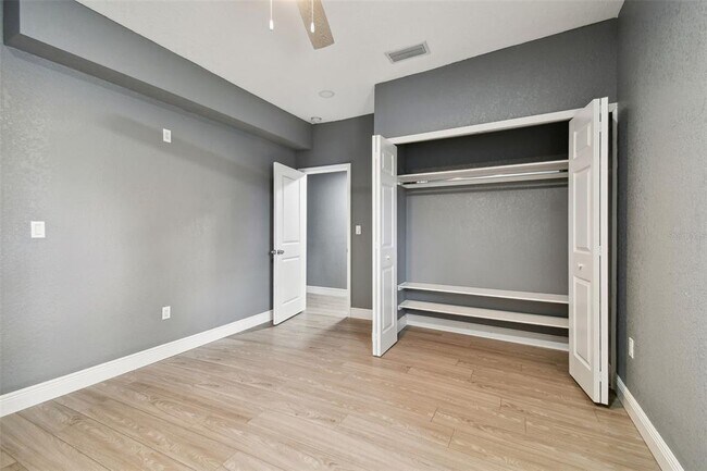 Building Photo - 6810 N Navin Ave