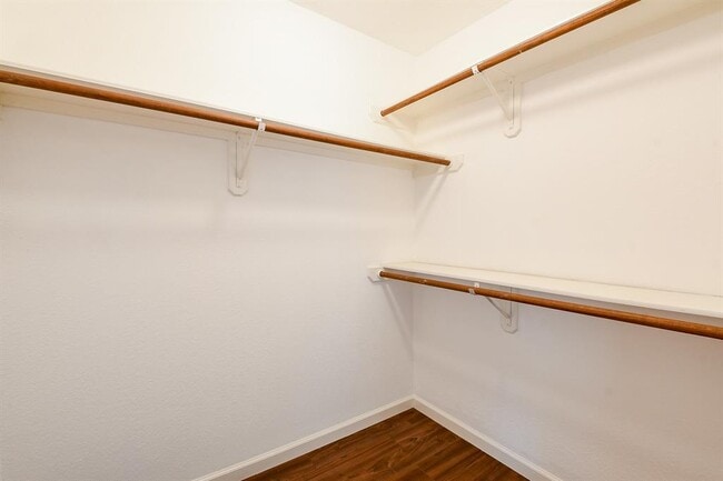 Building Photo - 18035 Somerset Knolls Ct