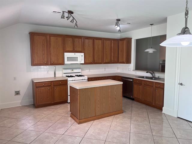 Building Photo - 9301 Leesburg Ct