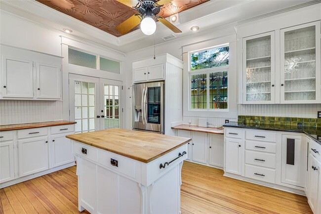 Building Photo - 1006 Shelley Ave